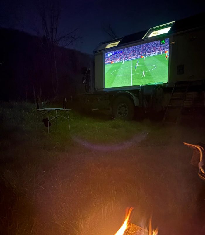 Fliegen Woche 1 Lagerfeuer Fußball